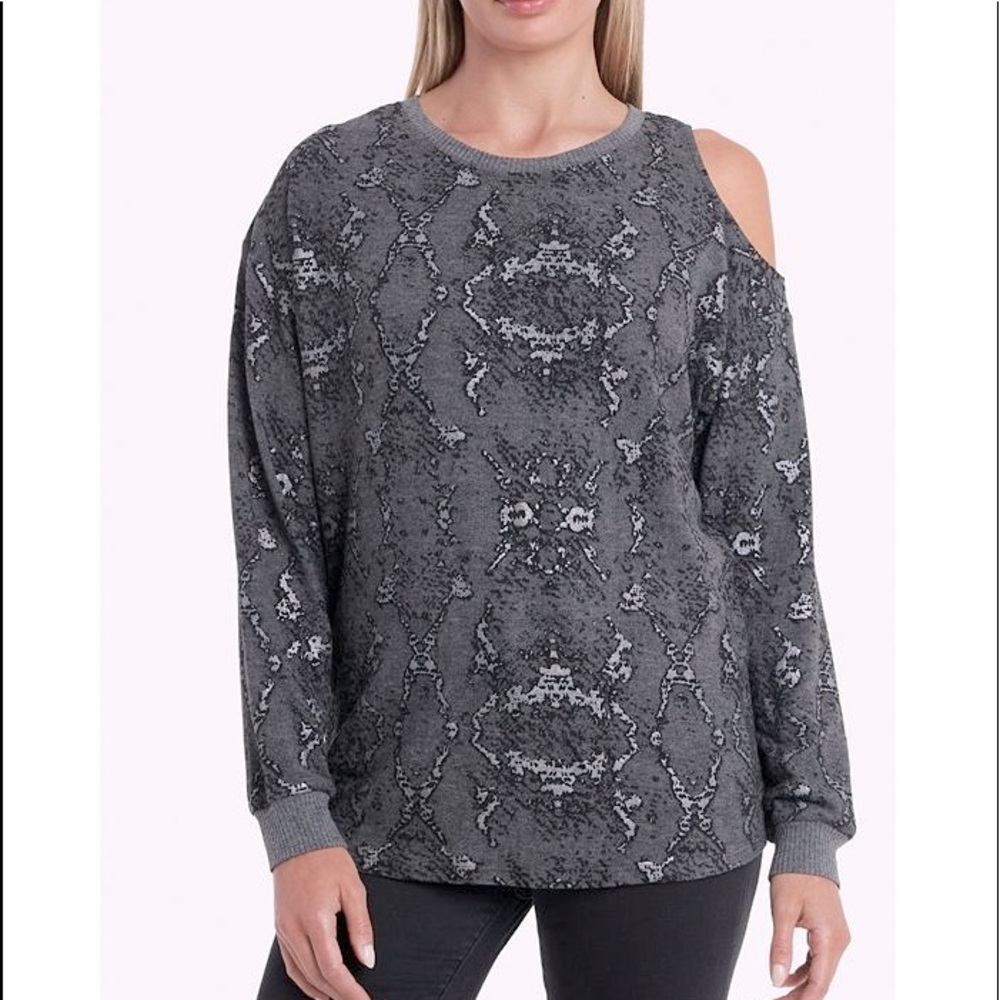 NWT, Vince Camuto
Cold Shoulder Foil Print Cozy Pullover, sz XS (runs large)
